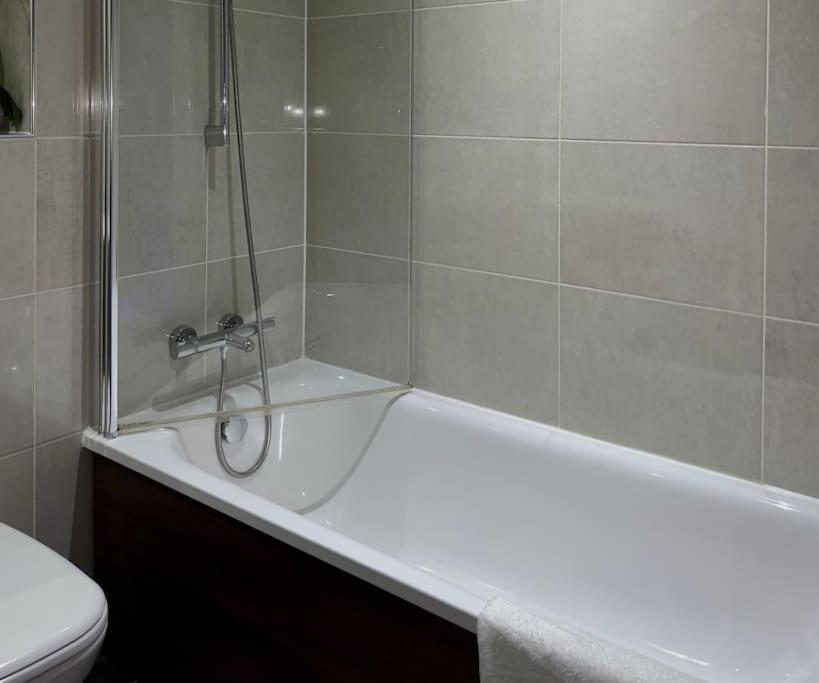 Cosy City Centre Apartment With Parking Бирмингем Экстерьер фото