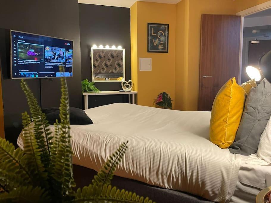 Cosy City Centre Apartment With Parking Бирмингем Экстерьер фото